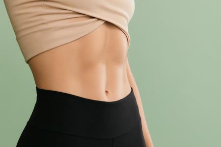 Der einfache Bauch-Trick, den kaum jemand kennt: Wie eine tägliche Massage die Verdauung in Schwung bringt